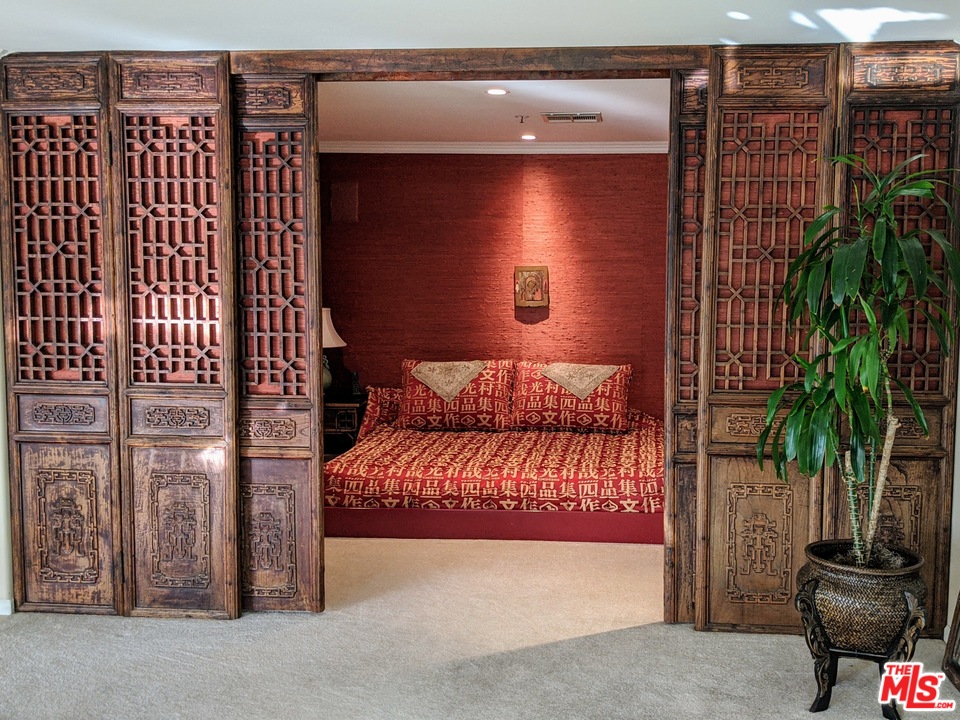 880 West 1st Street, Unit 603 Los Angeles, CA 90012 - Photo 37 of 54 a view of balcony with a potted plant