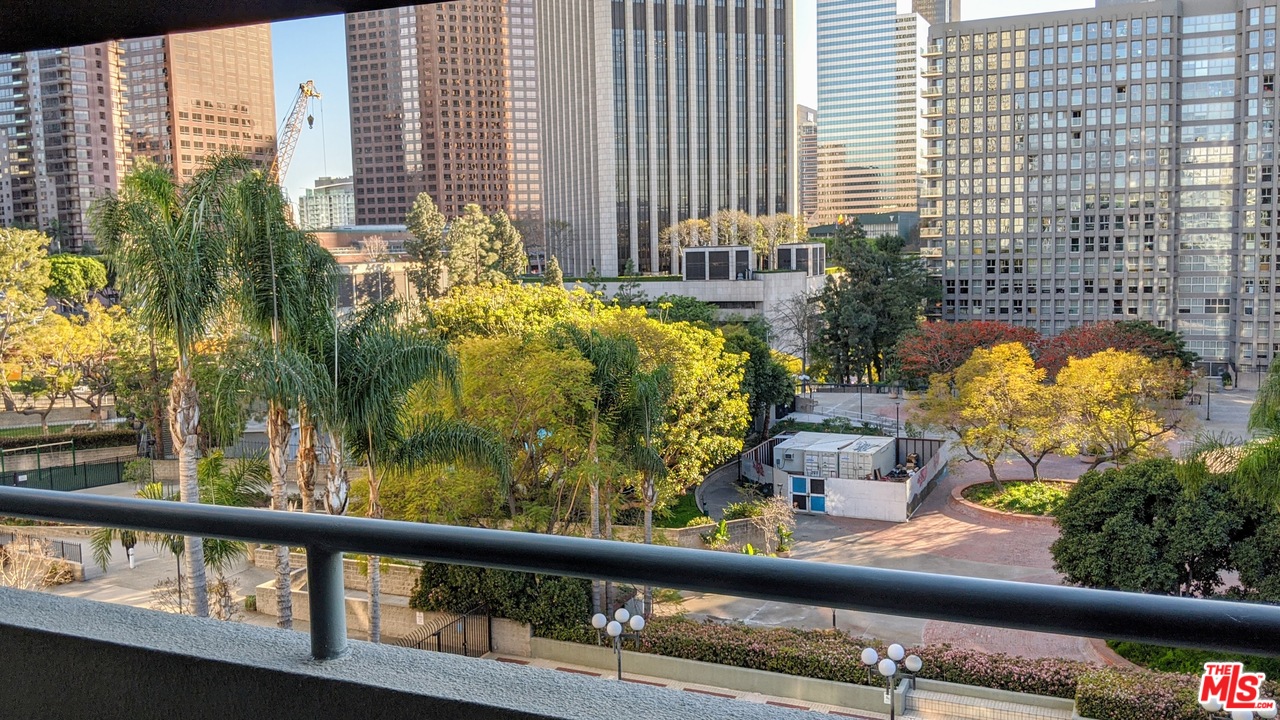 880 West 1st Street, Unit 603 Los Angeles, CA 90012 - Photo 42 of 54 a view of a balcony