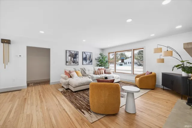 $649,900 | 301 East Glendora Drive, Bloomington, IN 47408