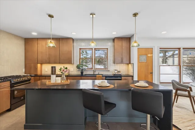 $649,900 | 301 East Glendora Drive, Bloomington, IN 47408