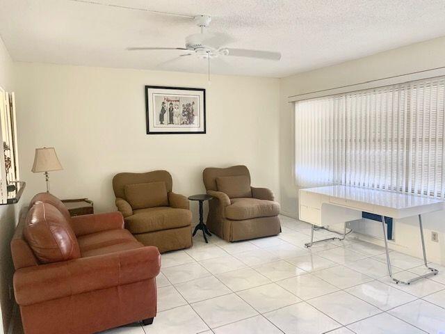 6 Preston A Boca Raton, FL 33434 - Photo 5 of 22 Living Room