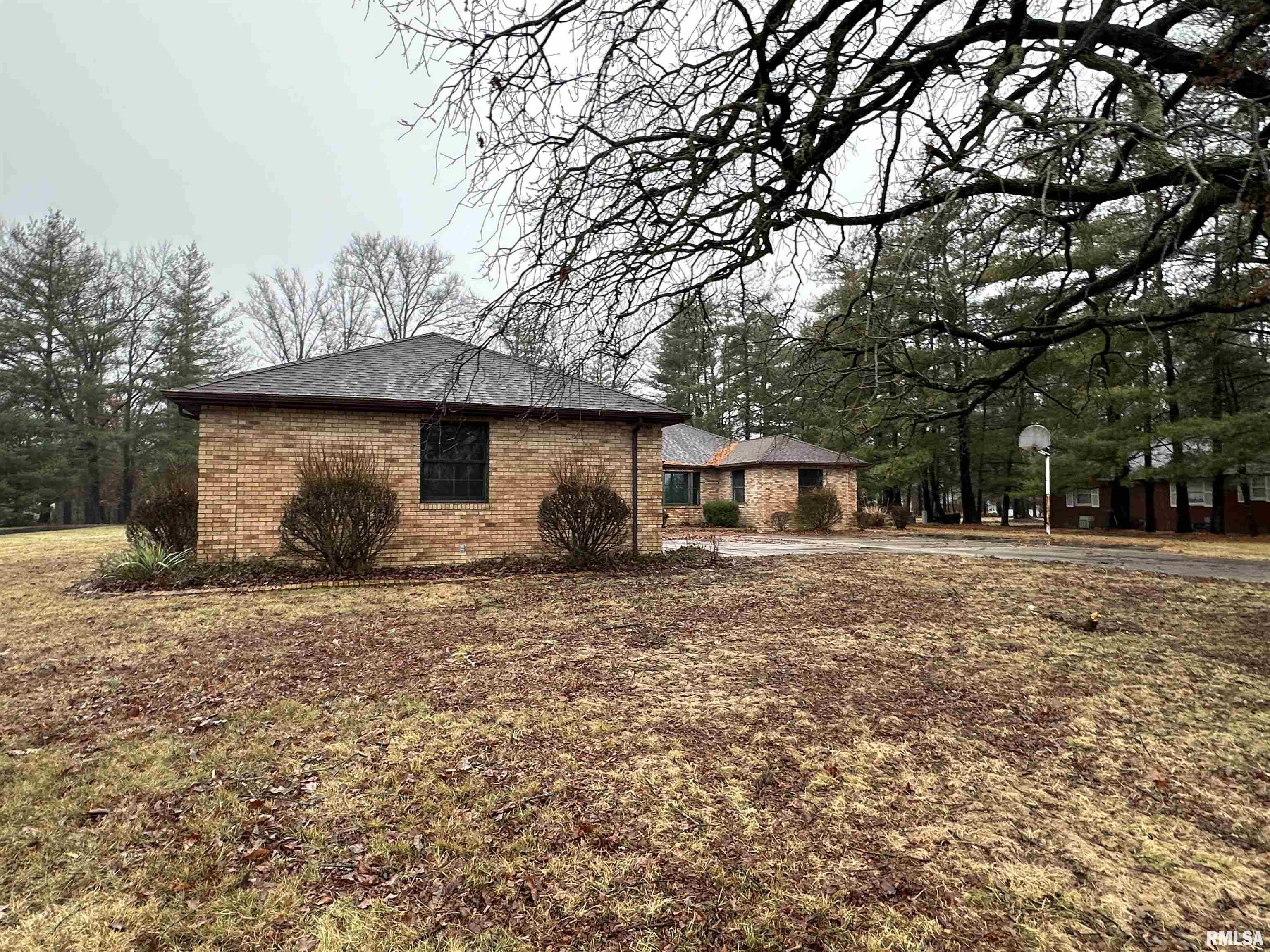 2801 East Richview Road Mount Vernon, IL 62864 - Photo 4 of 45 Gallery Image 4