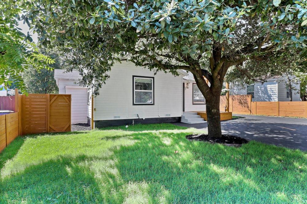 3910 Shelley Boulevard Dallas, TX 75211 - Photo 4 of 37