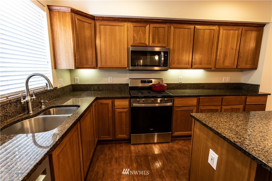 325 Chelan Place Northeast, Unit D2 Renton, WA 98059 - Photo 12 of 29