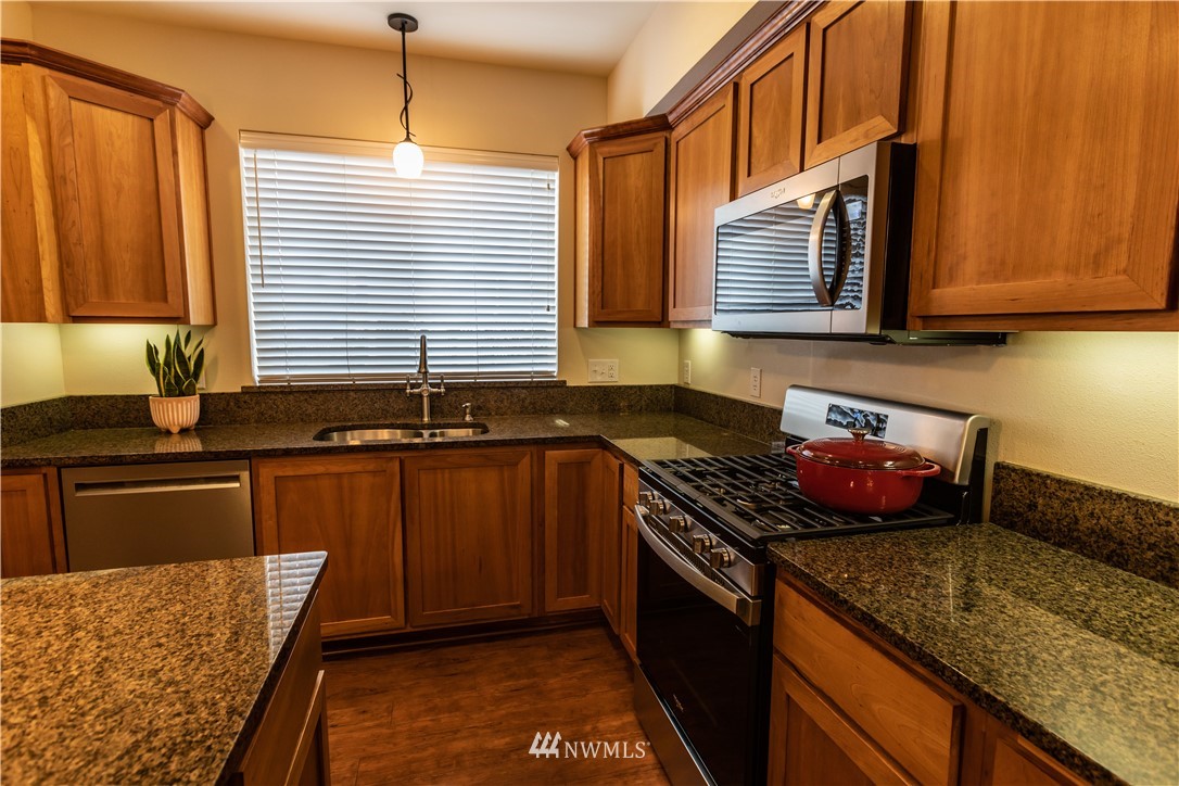 325 Chelan Place Northeast, Unit D2 Renton, WA 98059 - Photo 13 of 29