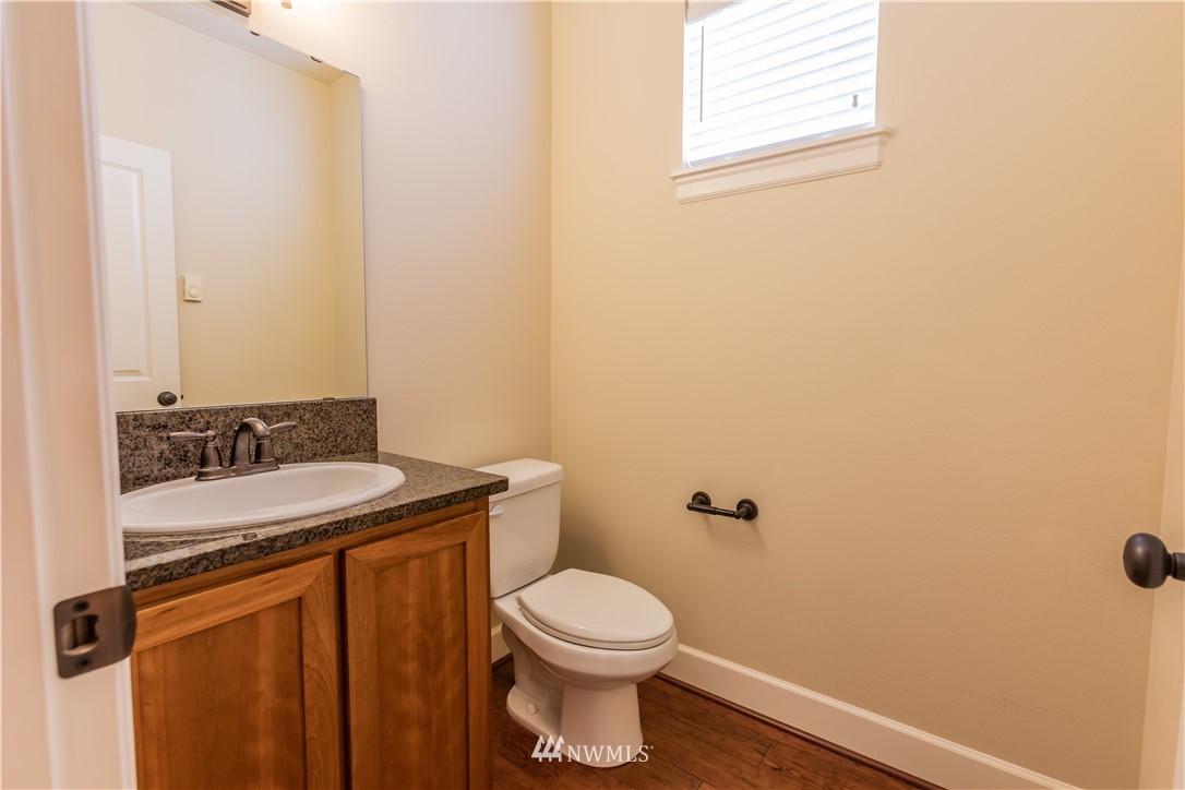 325 Chelan Place Northeast, Unit D2 Renton, WA 98059 - Photo 18 of 29