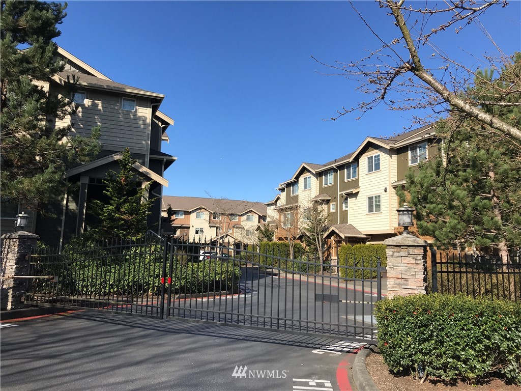 325 Chelan Place Northeast, Unit D2 Renton, WA 98059 - Photo 3 of 29