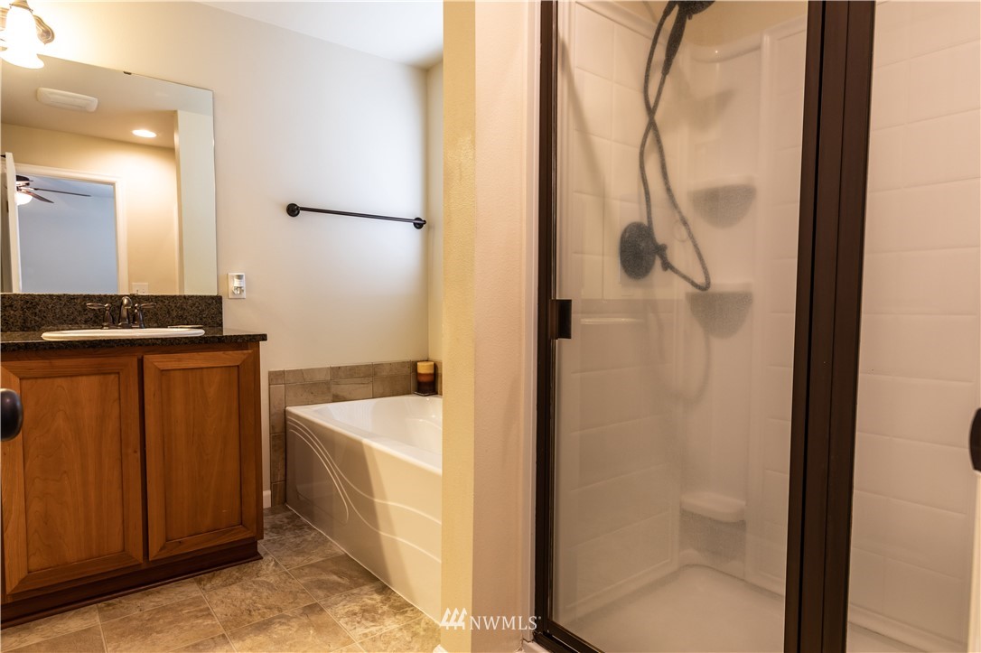325 Chelan Place Northeast, Unit D2 Renton, WA 98059 - Photo 21 of 29