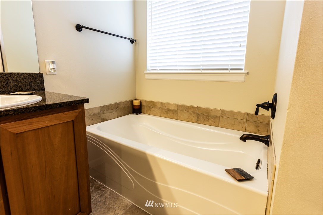 325 Chelan Place Northeast, Unit D2 Renton, WA 98059 - Photo 22 of 29