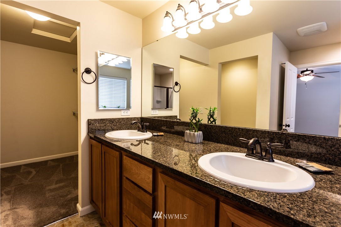 325 Chelan Place Northeast, Unit D2 Renton, WA 98059 - Photo 23 of 29