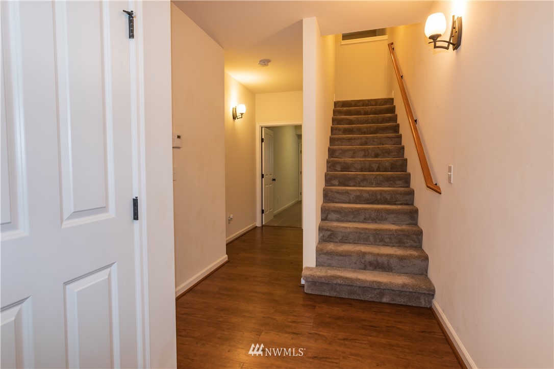 325 Chelan Place Northeast, Unit D2 Renton, WA 98059 - Photo 6 of 29