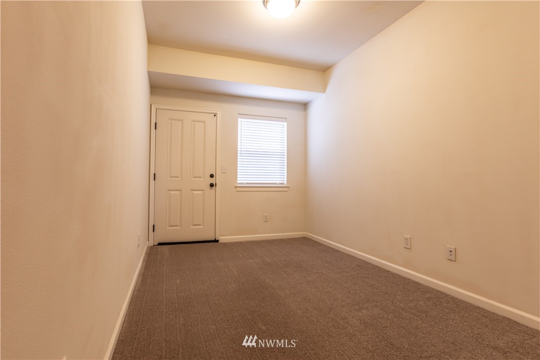 325 Chelan Place Northeast, Unit D2 Renton, WA 98059 - Photo 8 of 29