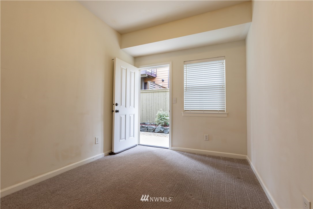 325 Chelan Place Northeast, Unit D2 Renton, WA 98059 - Photo 9 of 29