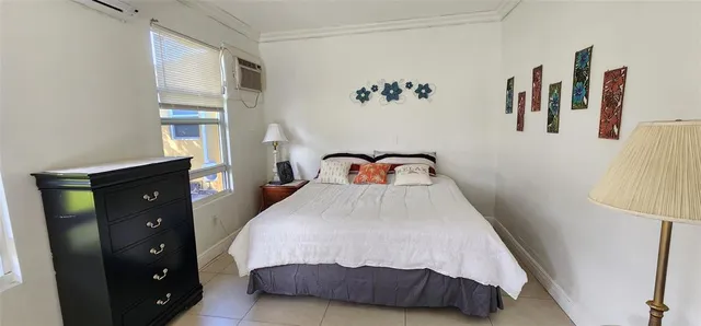 $1,200 | 806 Northeast 7th Street, Unit B, Hallandale Beach, FL 33009