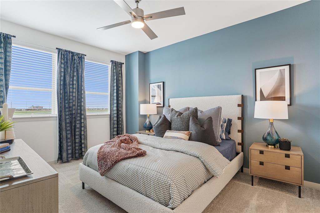 3800 PGA Parkway, Unit 2280 Frisco, TX 75033 - Photo 3 of 21 a bedroom with a bed and a couch