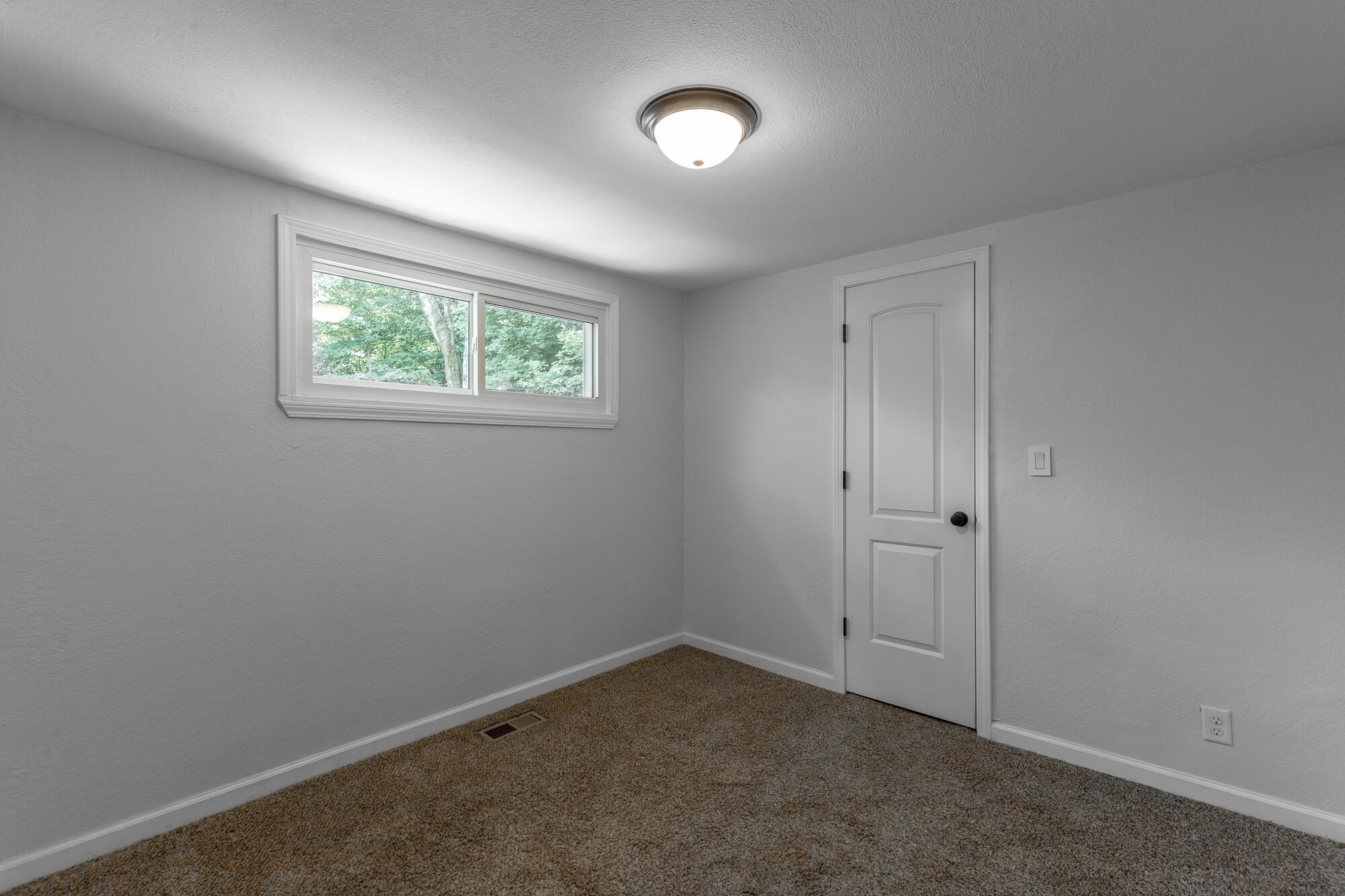6582 Fairview Road Hixson, TN 37343 - Photo 21 of 34 Guest BR #1
