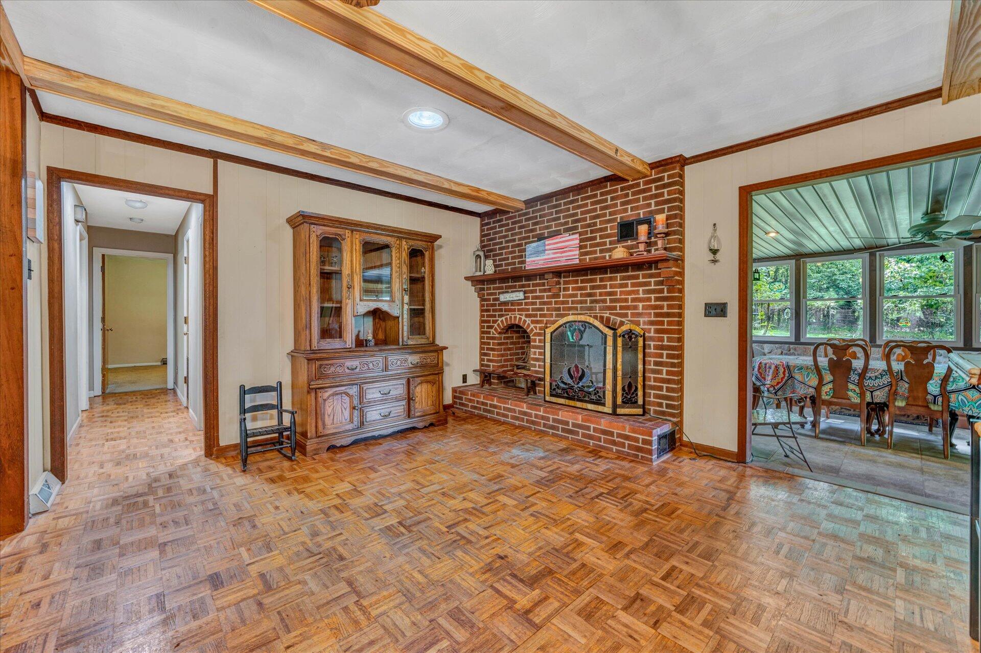 1182 Rabbit Drive Thaxton, VA 24174 - Photo 8 of 58 Living Room