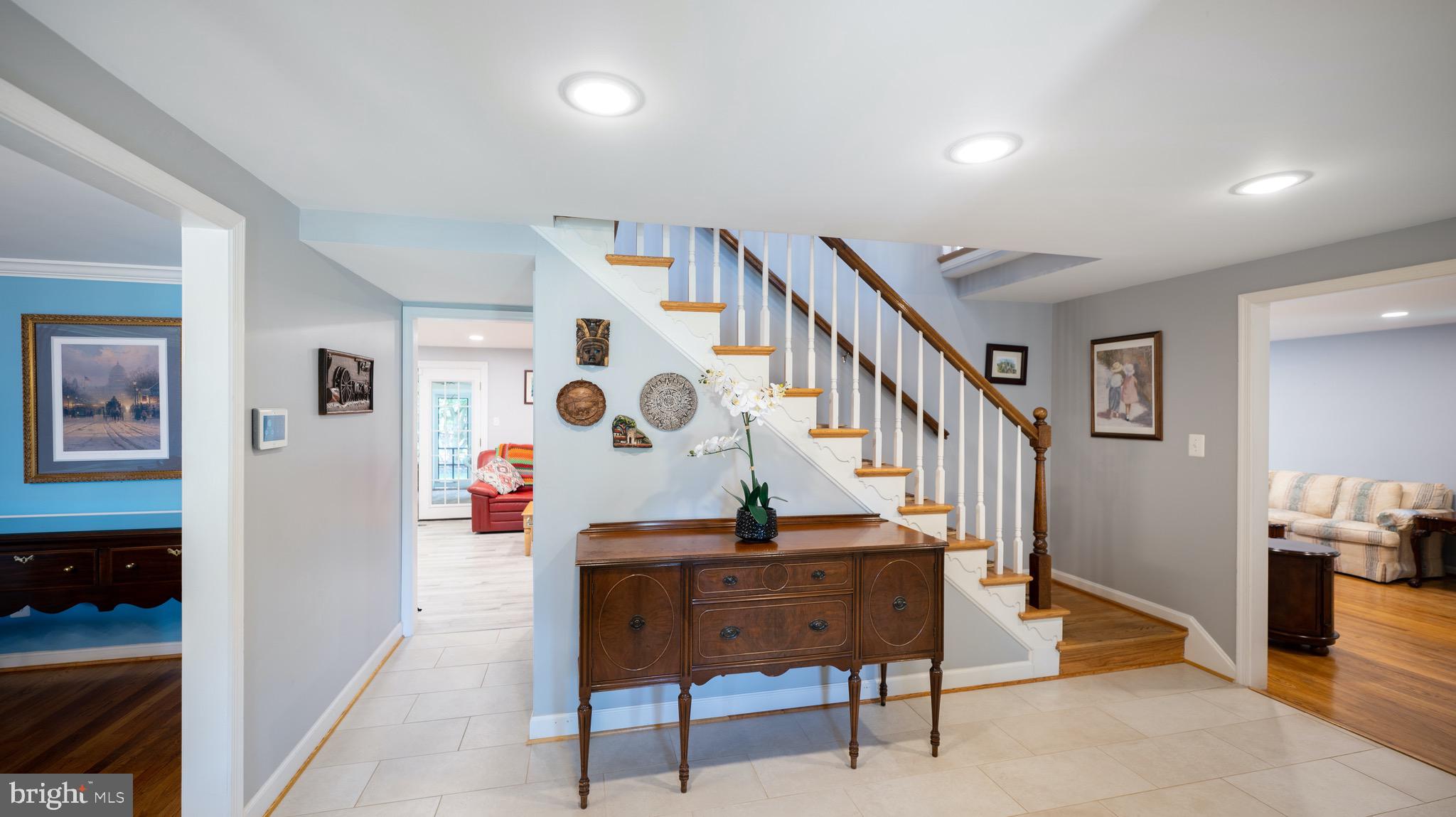 8924 Wooden Bridge Road Potomac, MD 20854 - Photo 2 of 53 Foyer