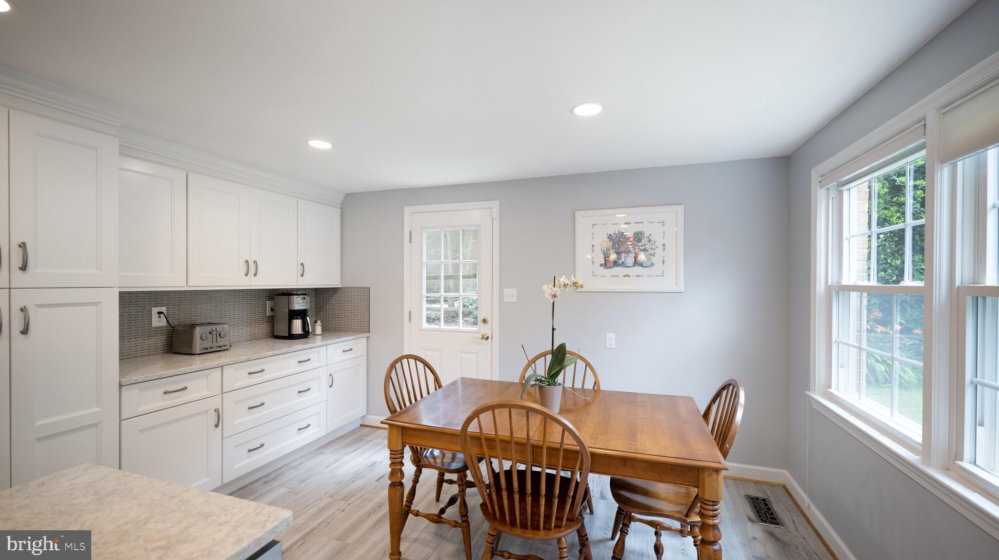 8924 Wooden Bridge Road Potomac, MD 20854 - Photo 12 of 53 Space for a kitchen table