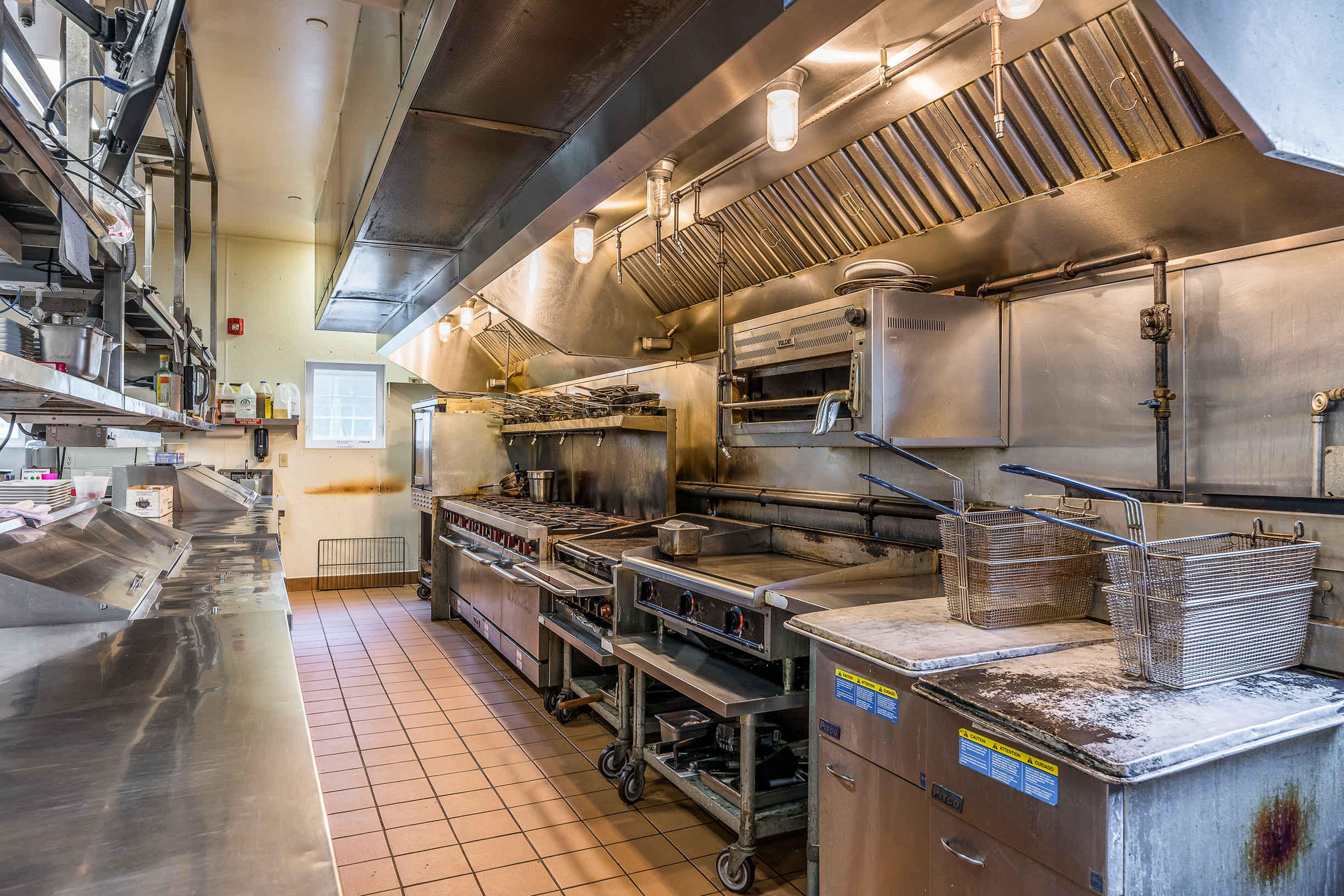 262 Shore Road Ogunquit, ME 03907 - Photo 23 of 32 Kitchen