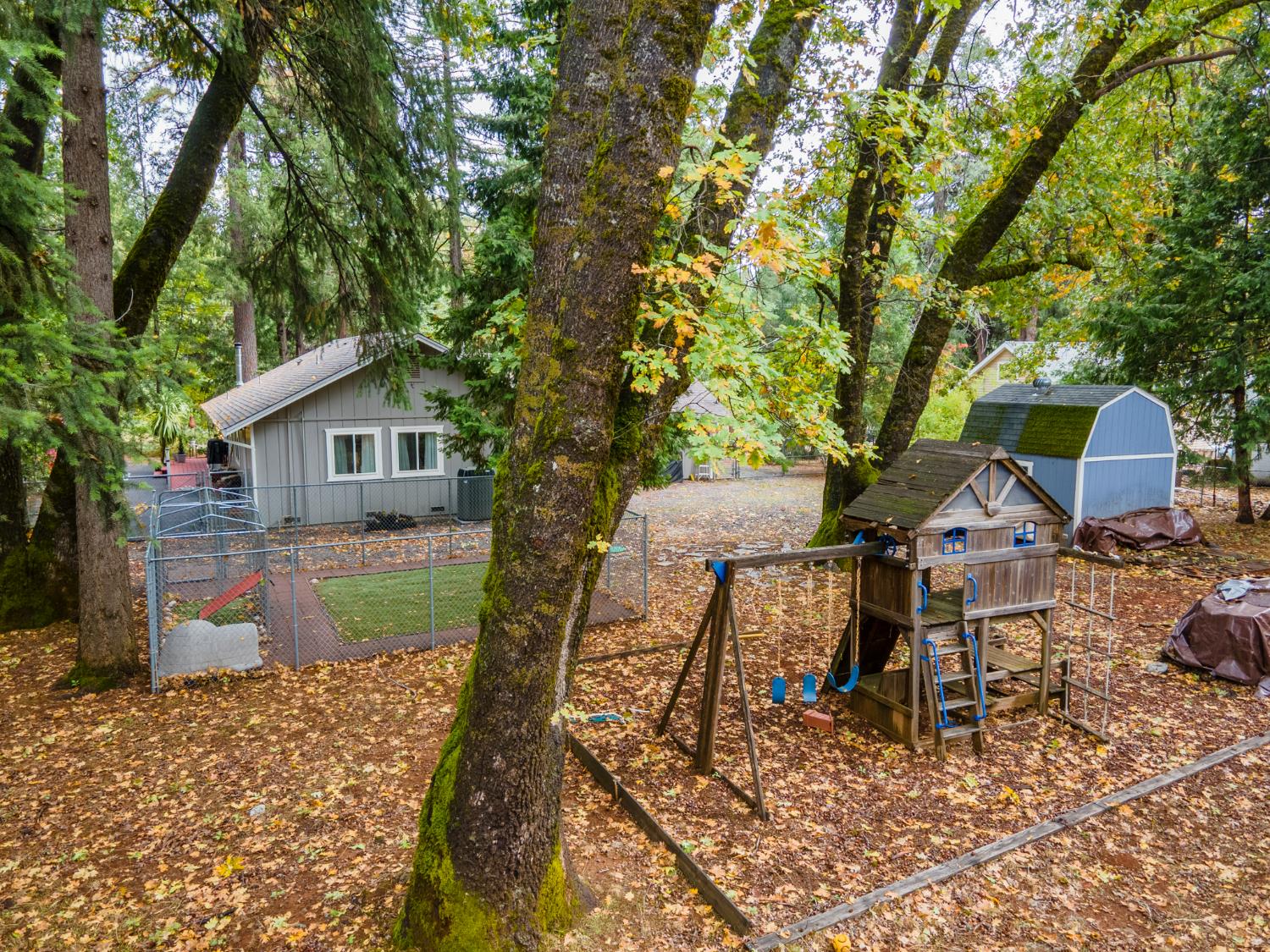 25681 Foresthill Road Foresthill, CA 95631 - Photo 23 of 29 a view of a chairs and table in backyard