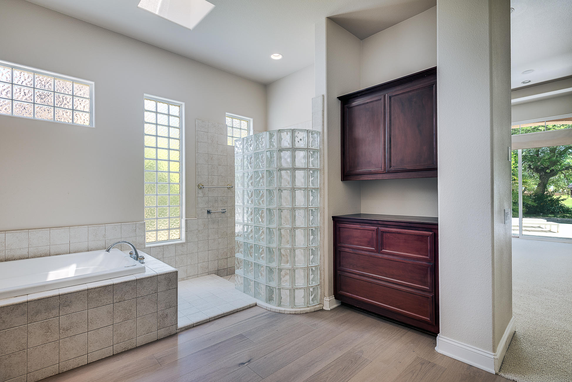 20 Vía Bella Rancho Mirage, CA 92270 - Photo 21 of 26 a spacious bathroom with a tub and a sink
