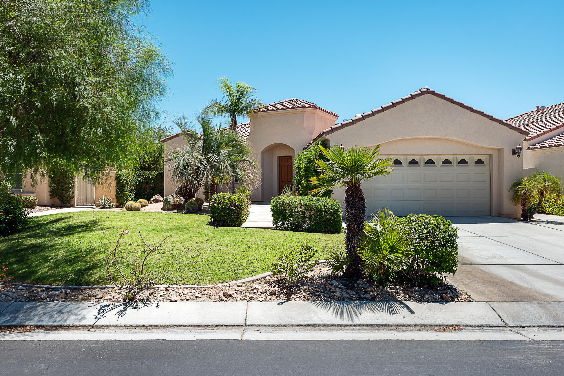 20 Vía Bella Rancho Mirage, CA 92270 - Photo 5 of 26 a front view of a house with a yard and potted plants