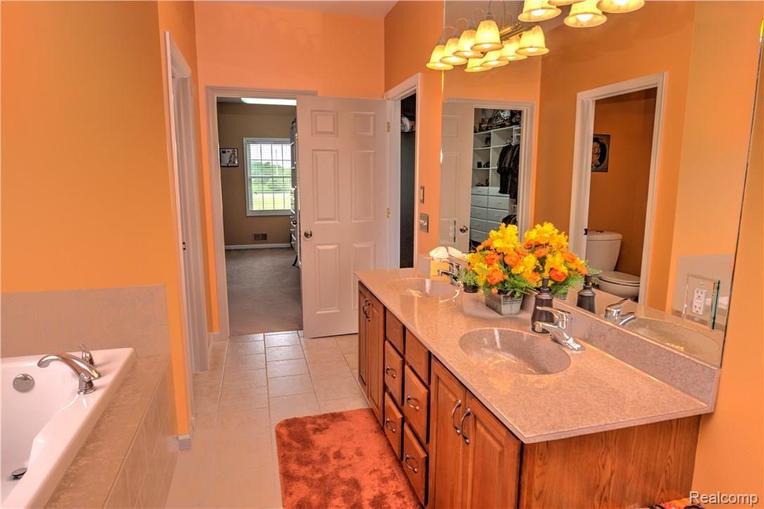 4390 Baldwin Road Grand Blanc, MI 48439 - Photo 26 of 41 Master Bath1.jpg
