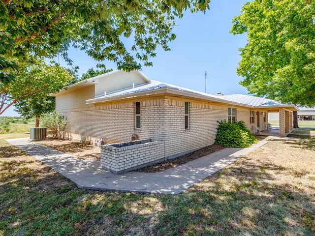 $329,000 | 1517 Hillcrest Road, Coleman, TX 76834