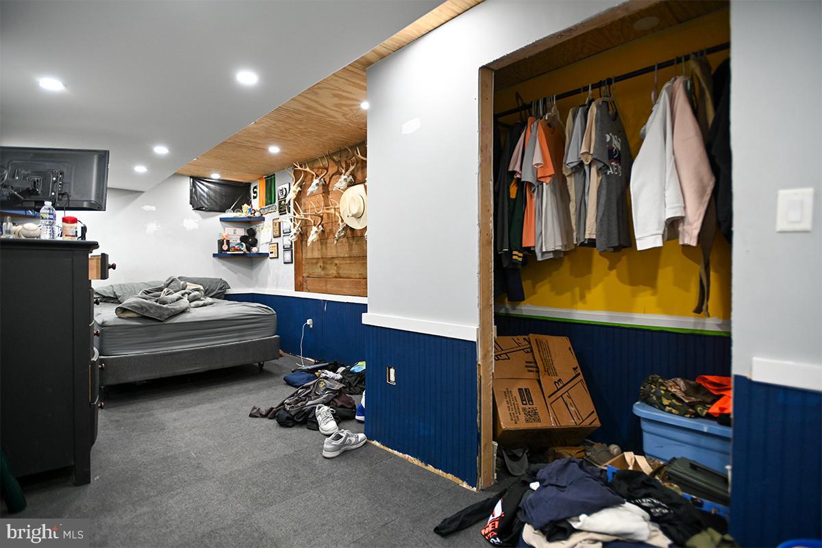 368 Almond Road Pittsgrove, NJ 08318 - Photo 12 of 40 a living room with furniture and a window