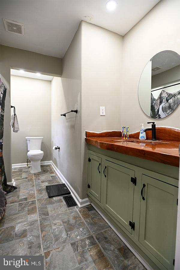 368 Almond Road Pittsgrove, NJ 08318 - Photo 13 of 40 a bathroom with a sink and a mirror