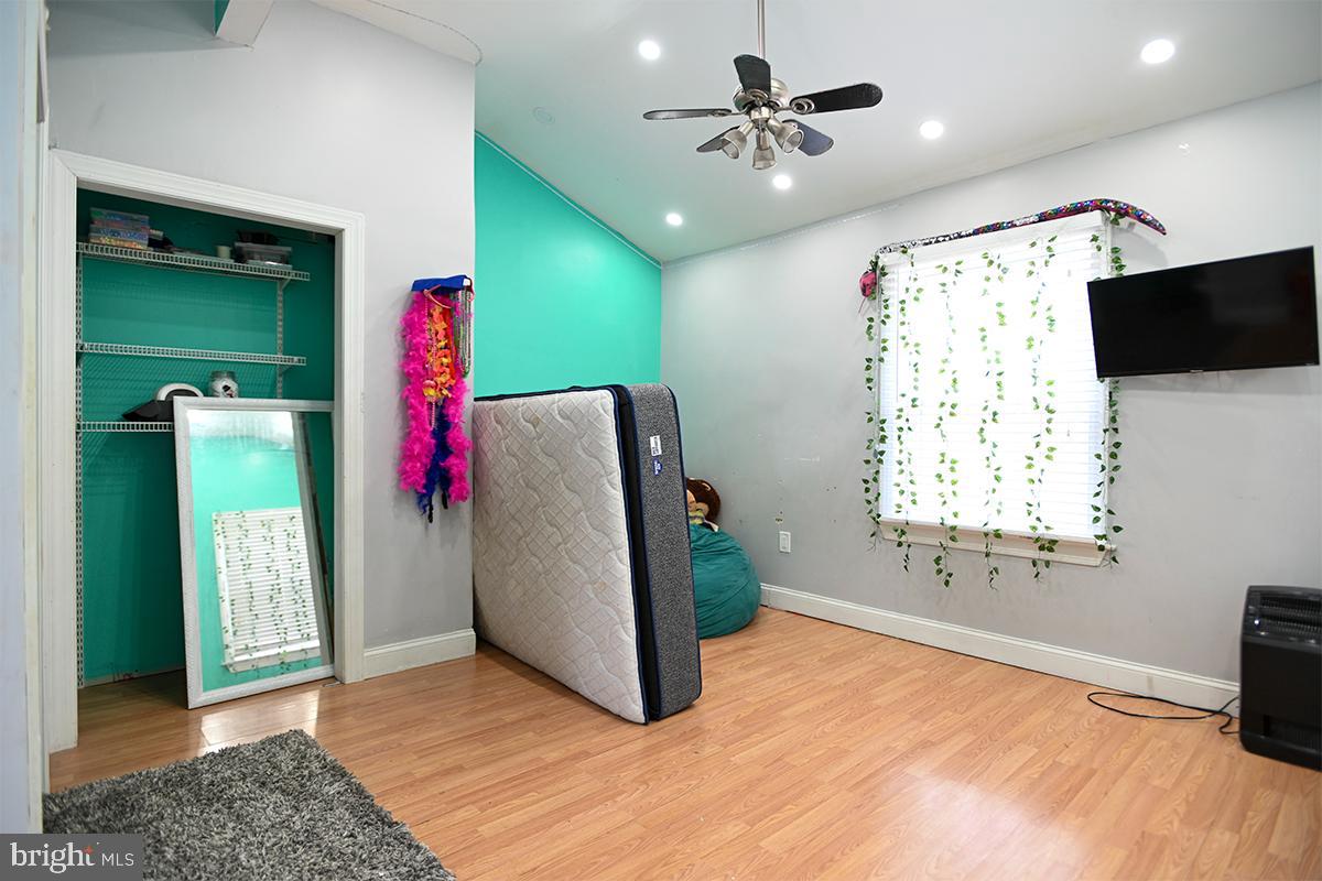 368 Almond Road Pittsgrove, NJ 08318 - Photo 20 of 40 a very nice looking room with a large window