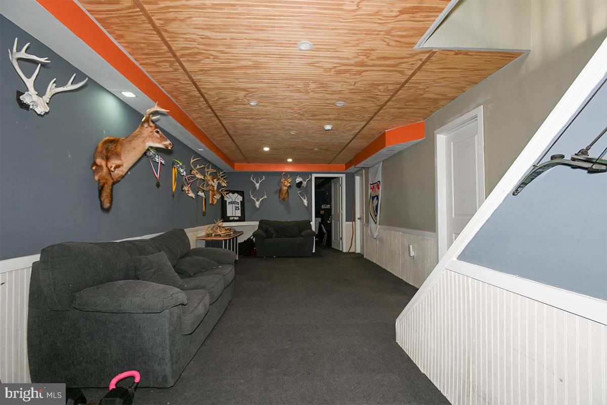 368 Almond Road Pittsgrove, NJ 08318 - Photo 23 of 40 a living room with furniture