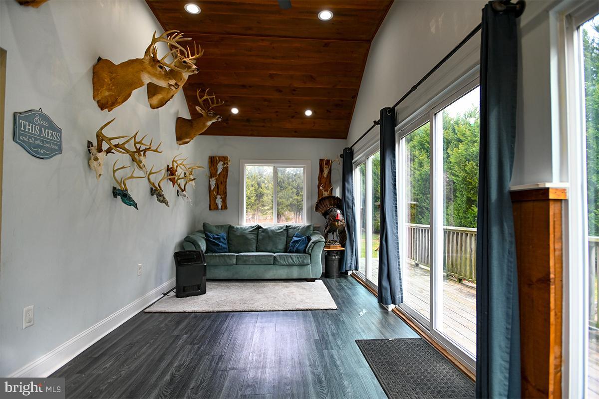 368 Almond Road Pittsgrove, NJ 08318 - Photo 5 of 40 a living room with furniture and wooden floor