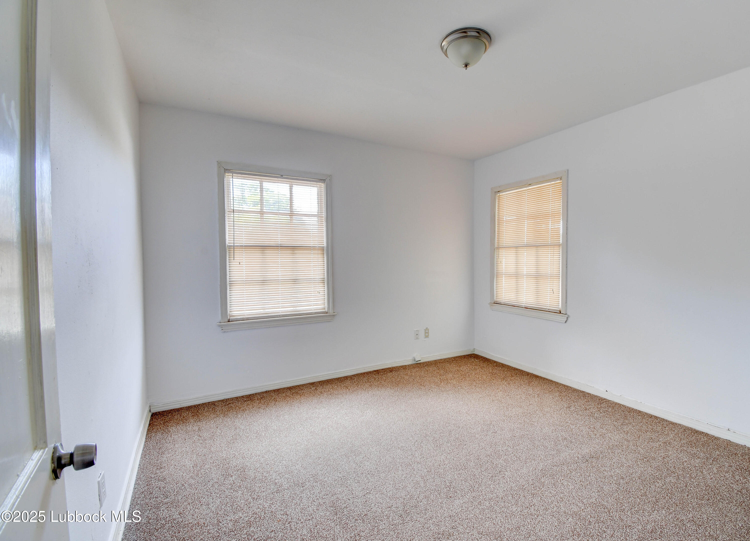 1130 West Garza Street Slaton, TX 79364 - Photo 11 of 16 an empty room with windows
