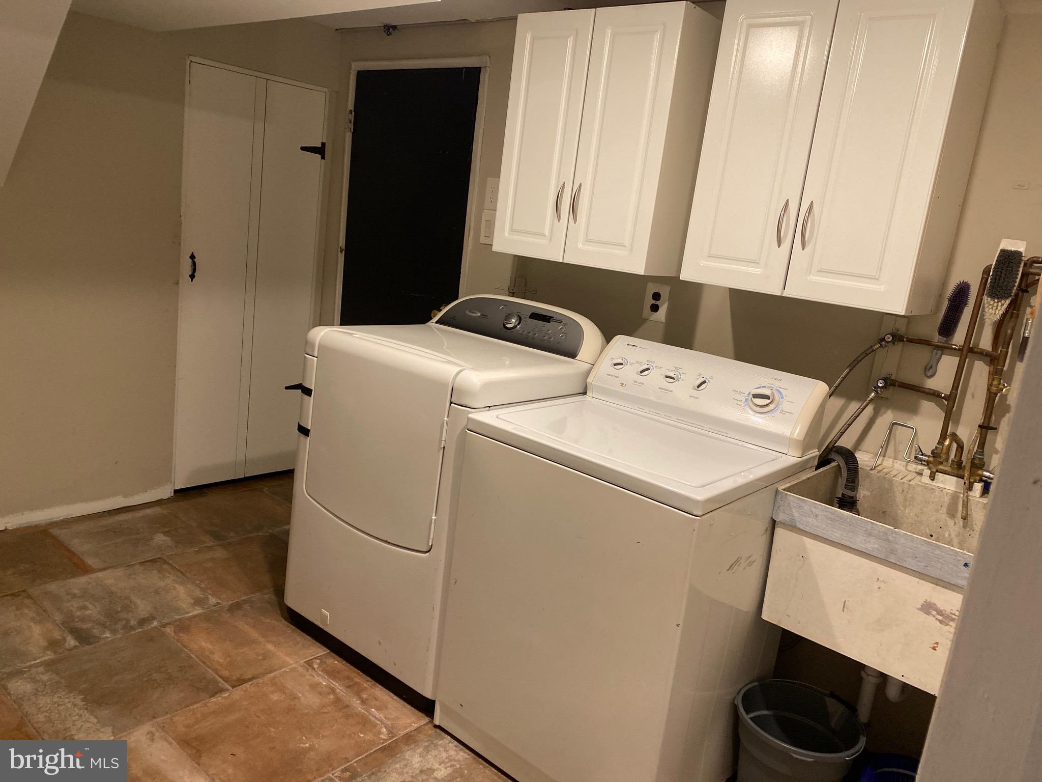 220 Goodford Road Philadelphia, PA 19154 - Photo 24 of 28 a utility room with dryer and washer