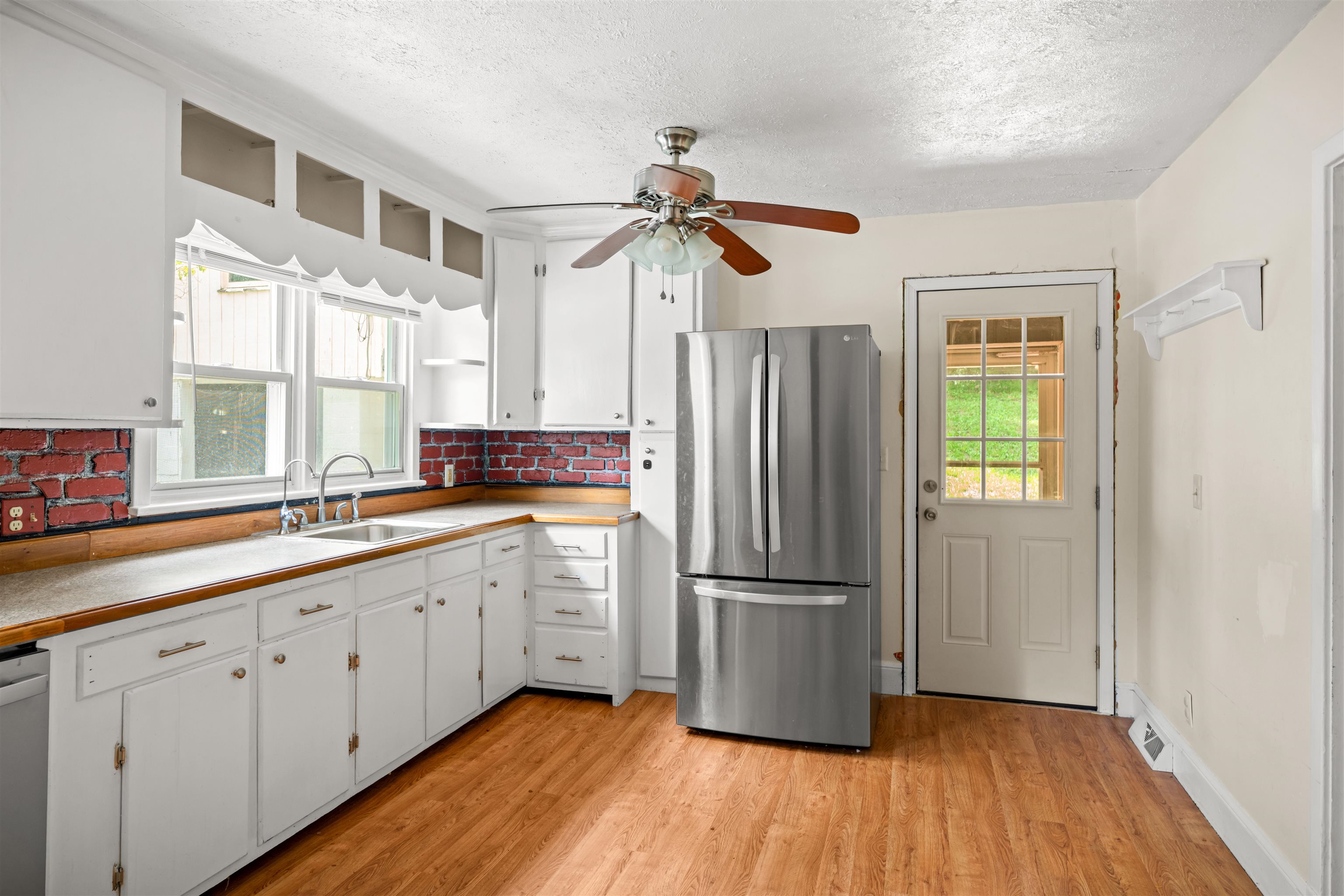 131 Old Hermitage Road Waynesboro, VA 22980 - Photo 5 of 36