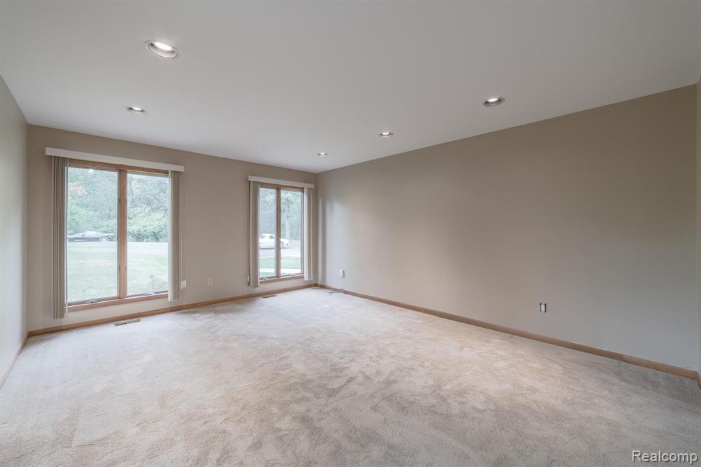 5690 Lost Lane Rochester, MI 48306 - Photo 20 of 99