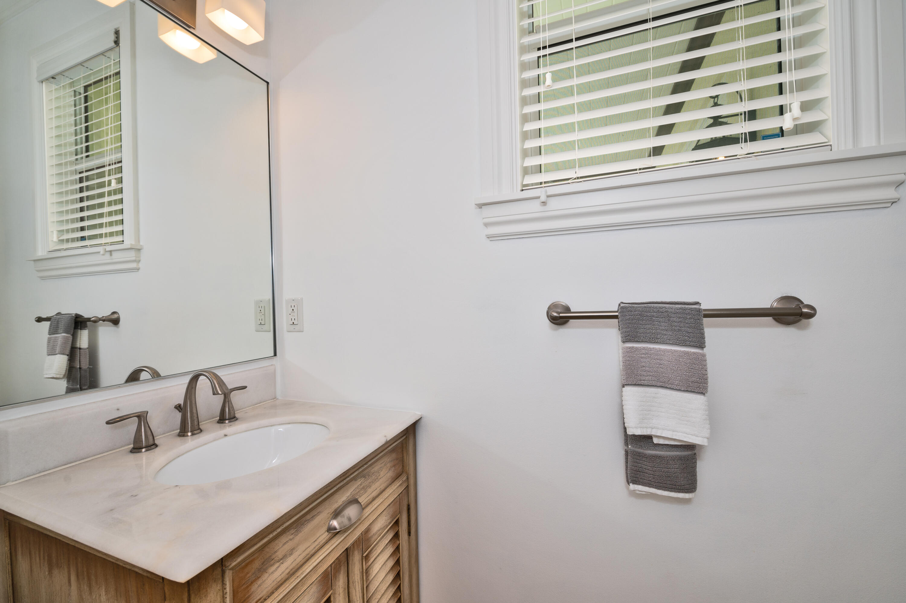 17707 Cinquez Park Road East Jupiter, FL 33458 - Photo 15 of 29 HALF BATH