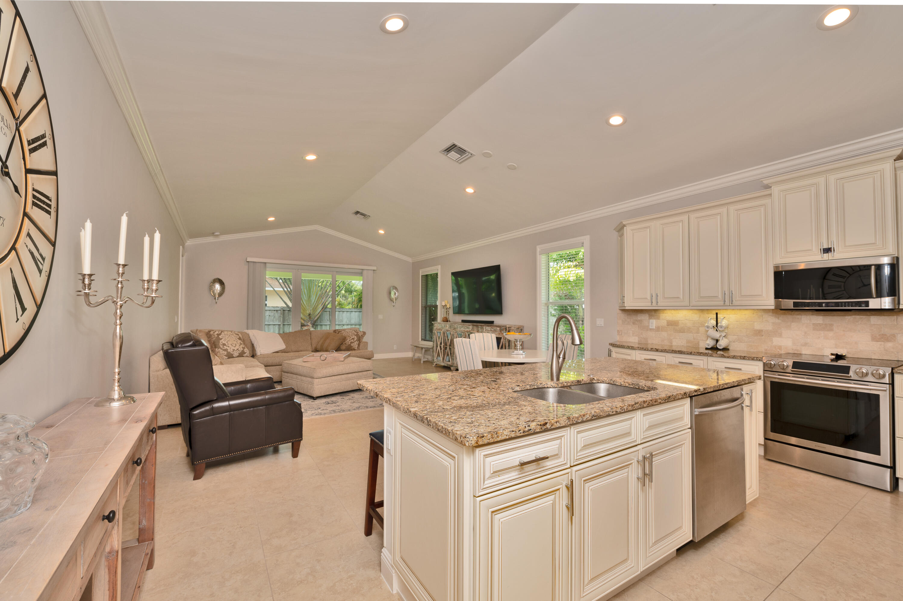 17707 Cinquez Park Road East Jupiter, FL 33458 - Photo 5 of 29 16