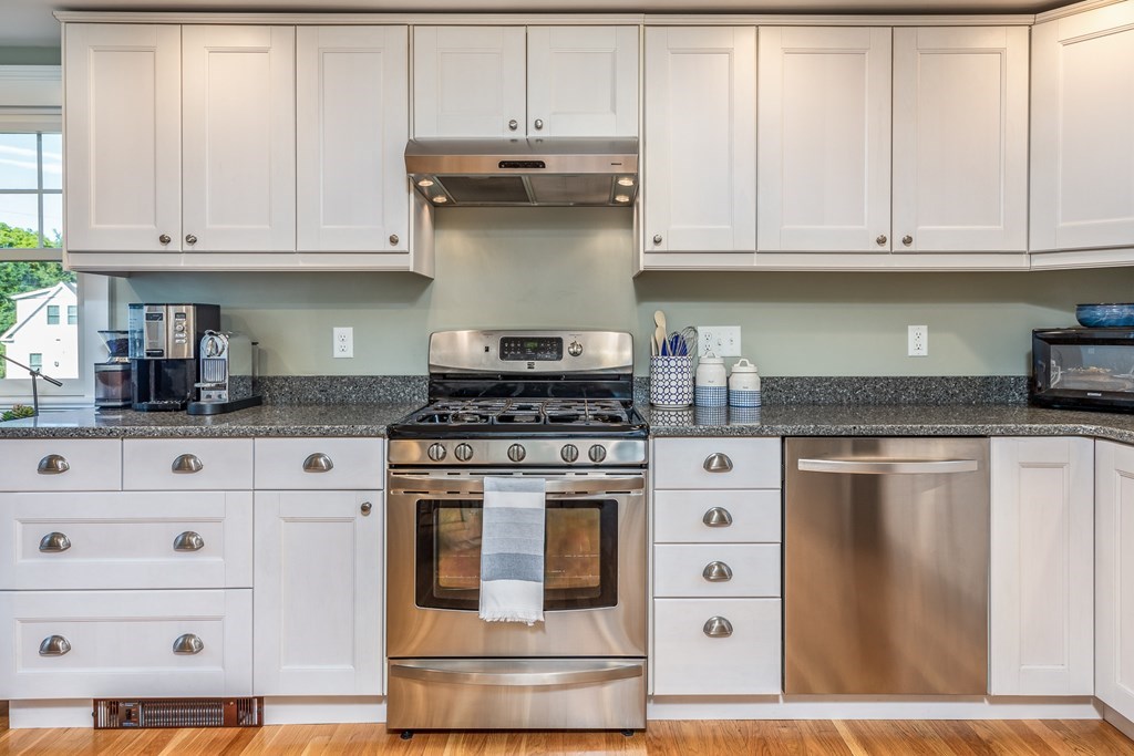 20 Willow Road Marblehead, MA 01945 - Photo 9 of 37
