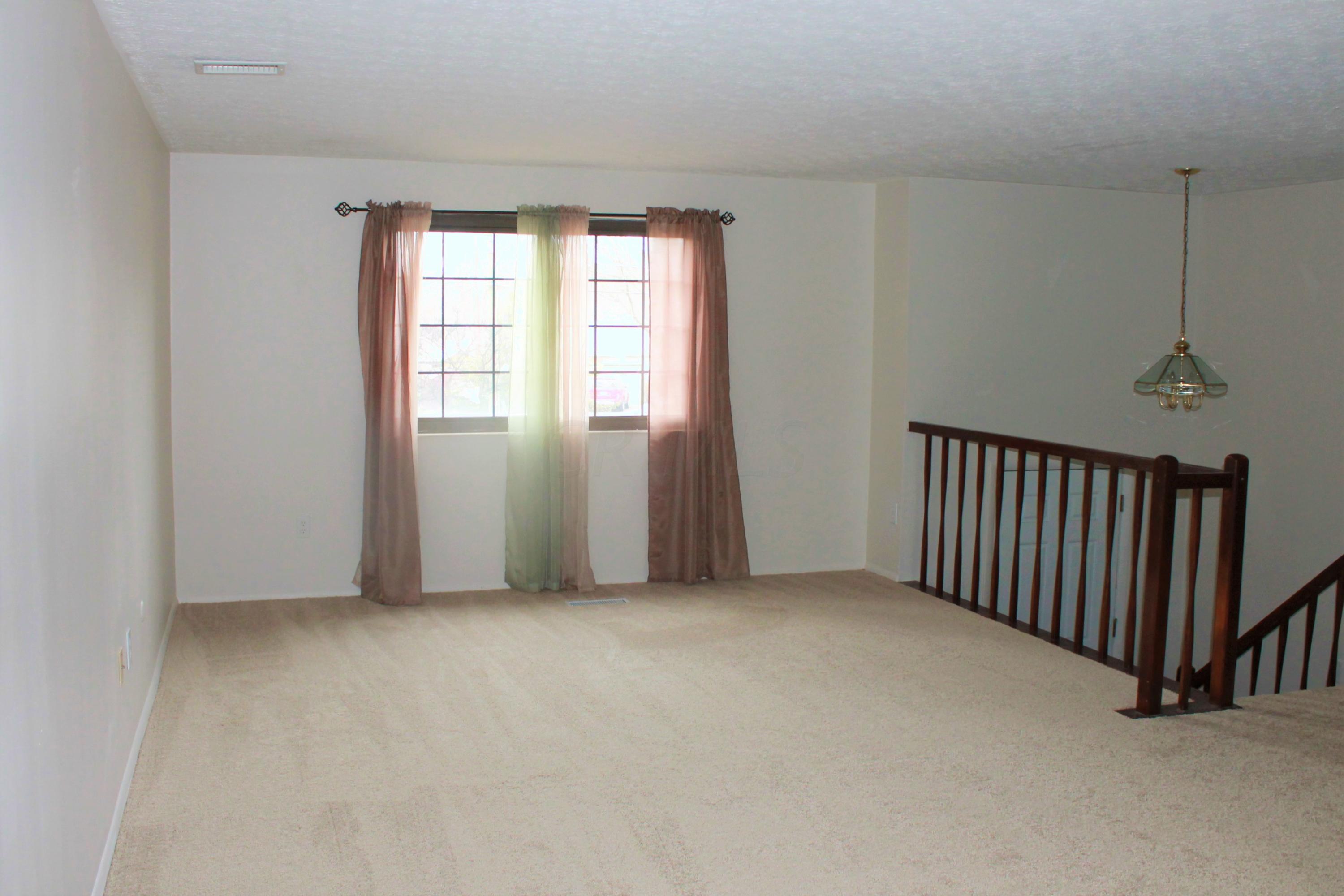 812 North Stygler Road Columbus, OH 43230 - Photo 3 of 19