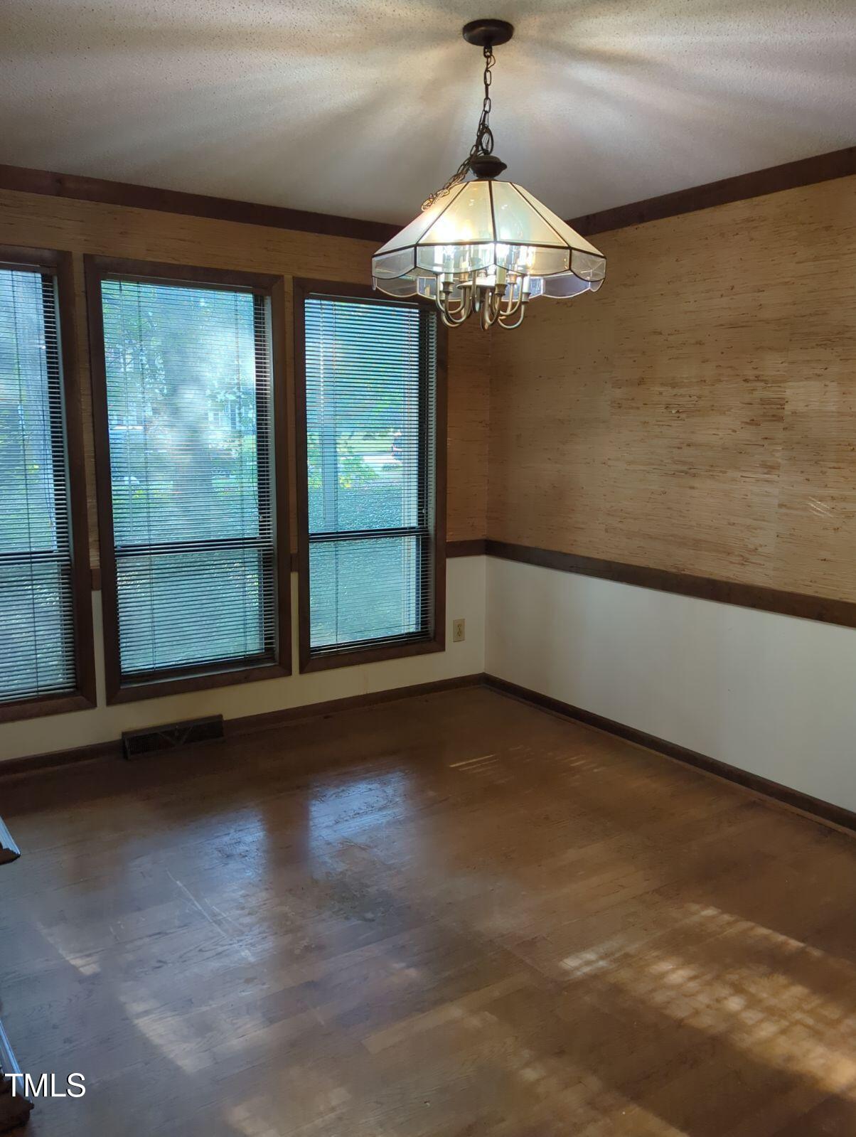 7820 Harbor Drive Raleigh, NC 27615 - Photo 8 of 16 7774b9fe-8c54-4dea-b2b9-2987f908053f
