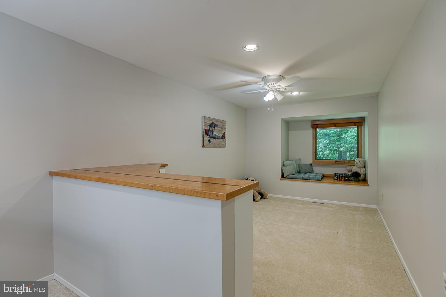 11510 Sunder Court Reston, VA 20190 - Photo 33 of 50 Upper-lvl sitting room w/ window seat & built-ins