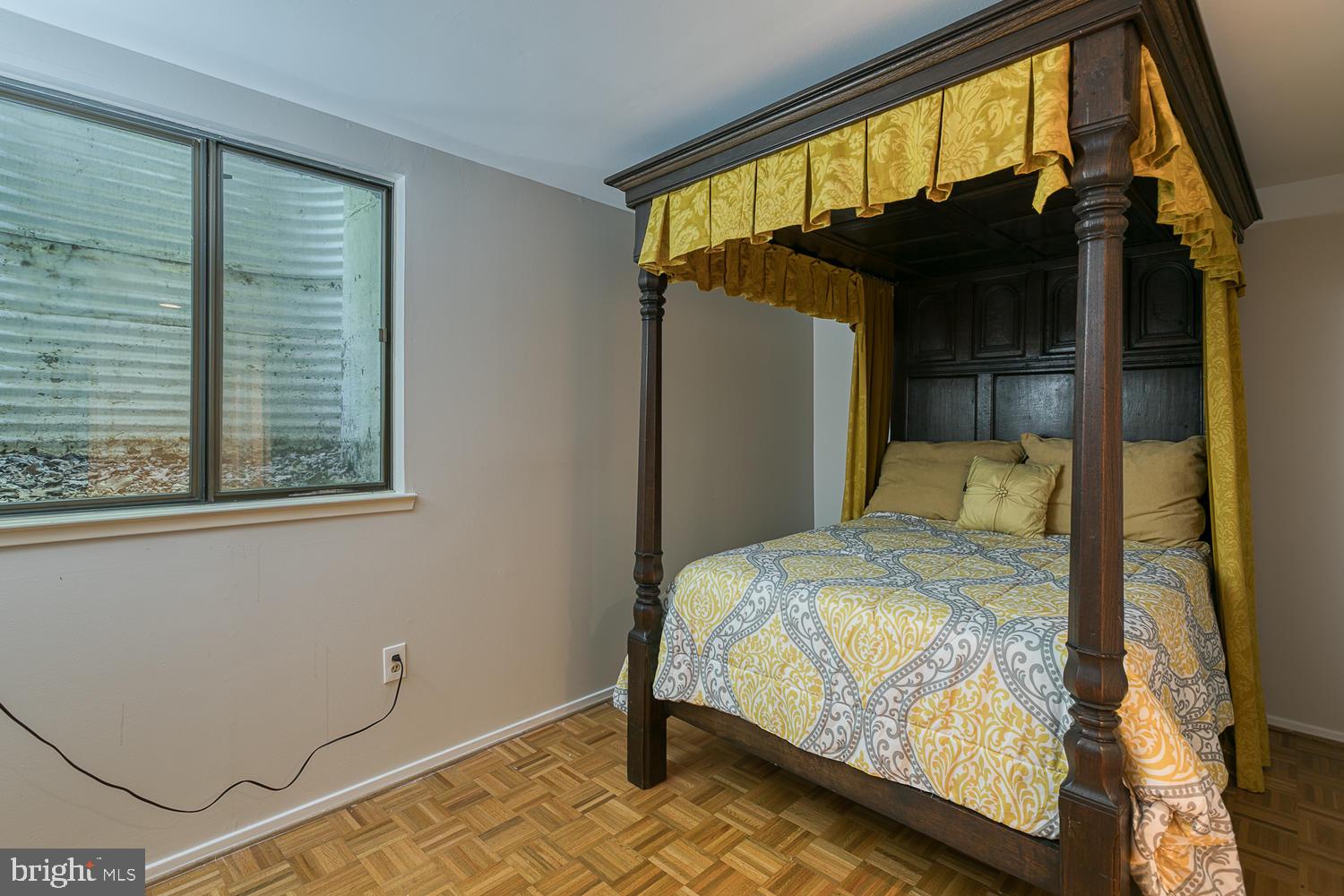 11510 Sunder Court Reston, VA 20190 - Photo 43 of 50 Bedroom 3 on lower level w en suite bath