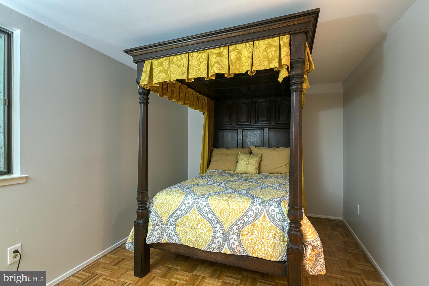 11510 Sunder Court Reston, VA 20190 - Photo 44 of 50 Bedroom 3 on lower level w en suite bath