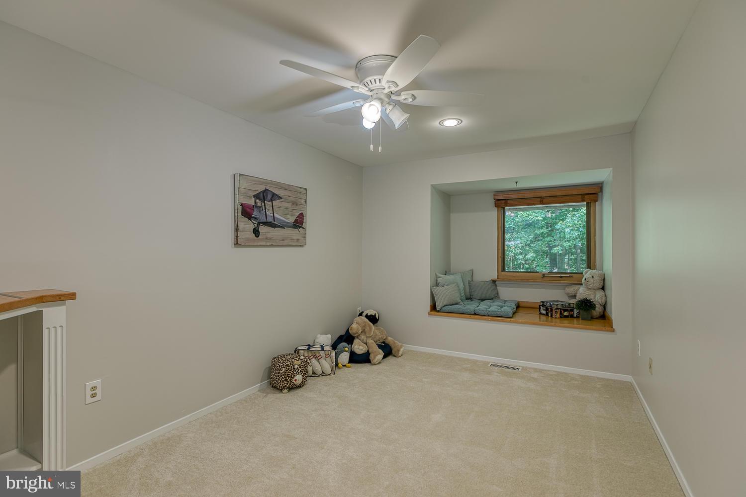 11510 Sunder Court Reston, VA 20190 - Photo 6 of 50 Upper-lvl sitting room w/ window seat & built-ins