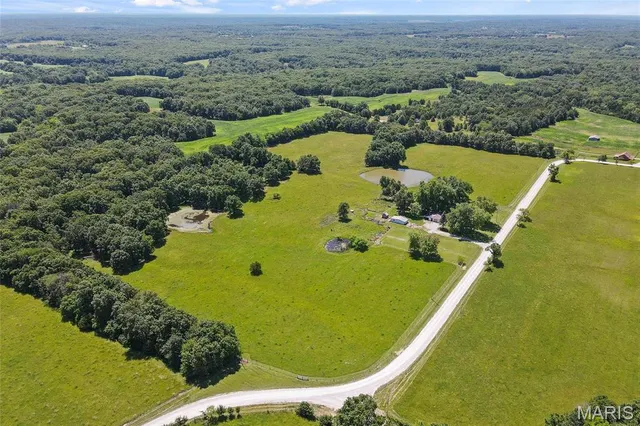 $470,000 | 3616 County Road 2860, Higbee, MO 65257