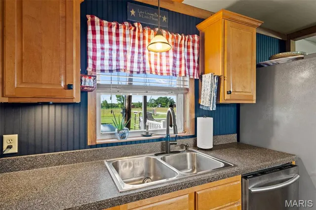 $470,000 | 3616 County Road 2860, Higbee, MO 65257