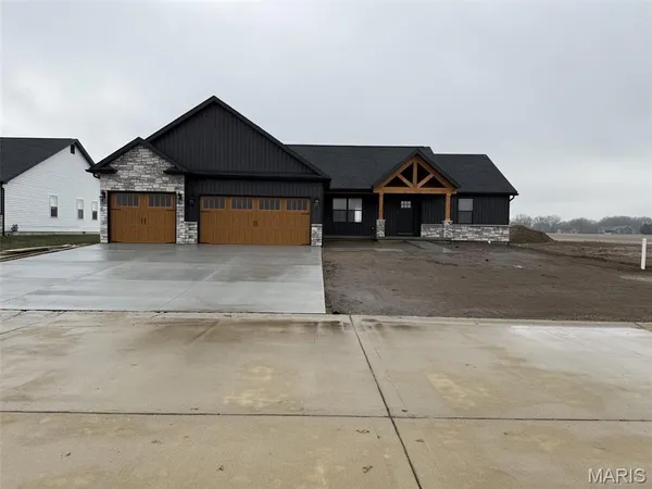 $449,000 | 1004 Brianna Court, Jerseyville, IL 62052